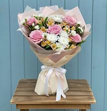 Букет цветов из:  Гвоздики, Орхидеи и Розы в Касимове