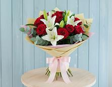 Букет Элегантная гармония в Касимове Букет цветов из:  Лилии и Розы в Касимове