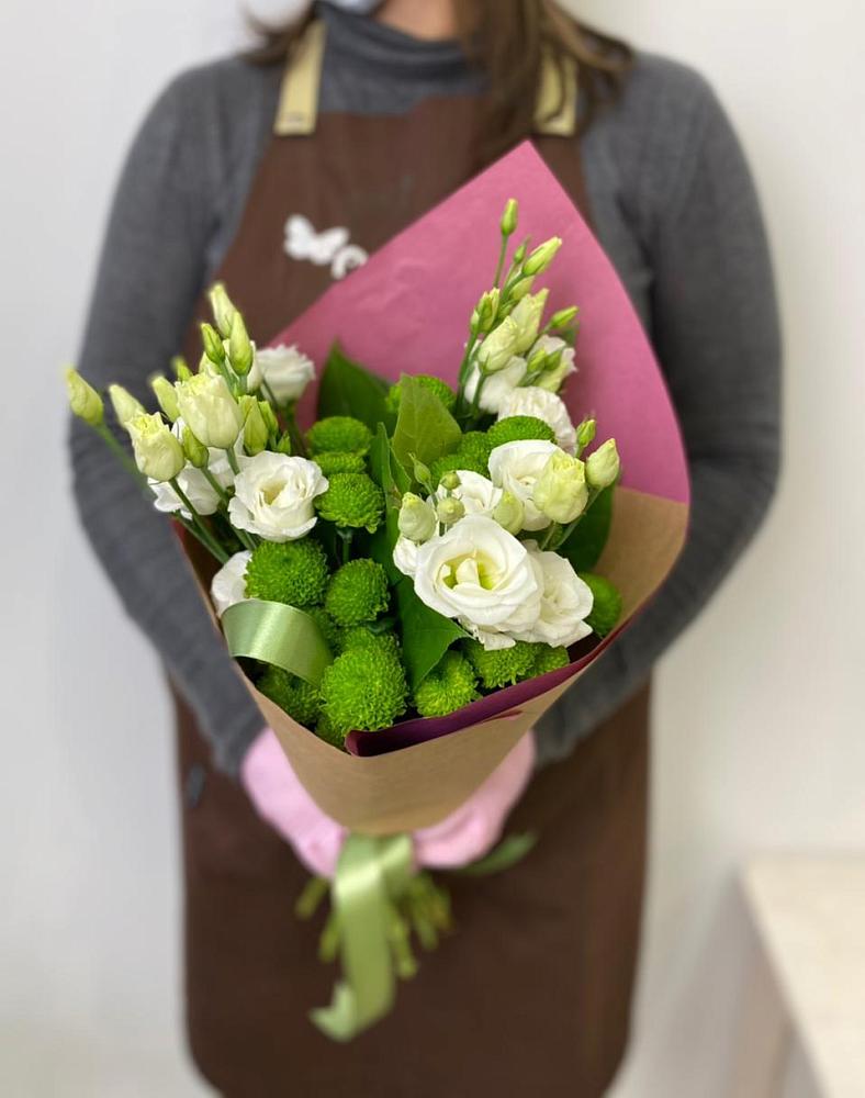 Букет морозный день в Касимове Букет цветов из: Хризантемы и Лизиантусы в Касимове