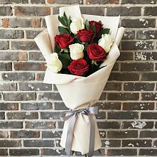 Букет красно-белые розы в Касимове Букет цветов из:  Розы в Касимове