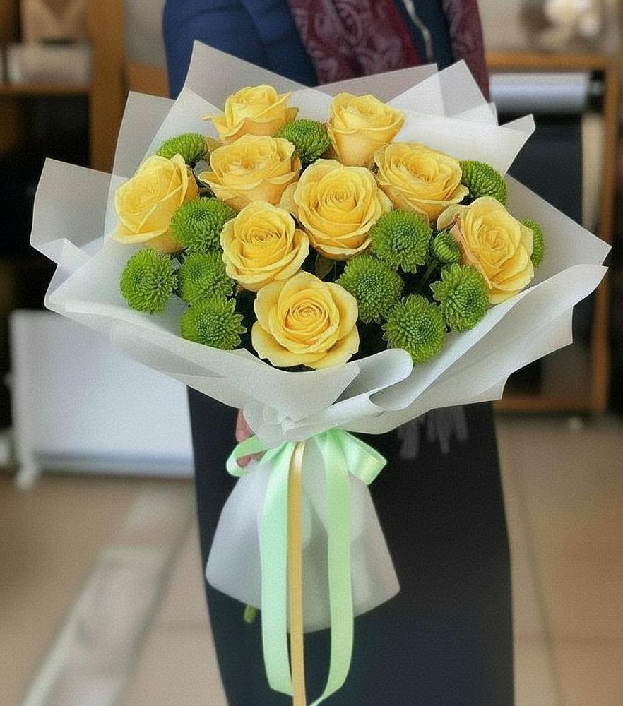 Букет сочно-зеленый в Касимове Букет цветов из: Хризантемы и Розы в Касимове