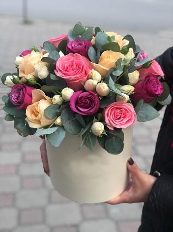 Цветочная композиция из Розы в шляпной коробке в Касимове