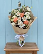 Букет яркий комплимент в Касимове Букет цветов из: Альстромерии, Лизиантусы, Розы и Хризантемы в Касимове