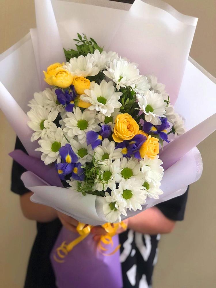 Букет солнечный привет в Касимове Букет цветов из: Ирисы, Хризантемы и Розы в Касимове