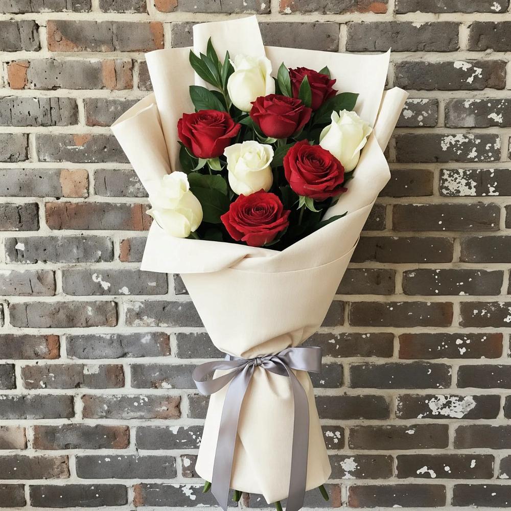 Букет красно-белые розы в Касимове Букет цветов из: Розы в Касимове