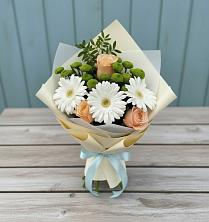 Букет герберы и розы в Касимове Букет цветов из:  Герберы, Розы и Хризантемы в Касимове