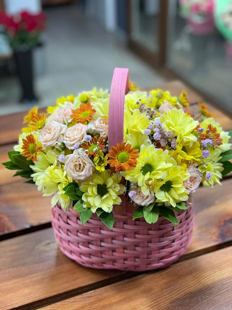 Цветочная композиция из Хризантемы и Розы в корзине в Касимове