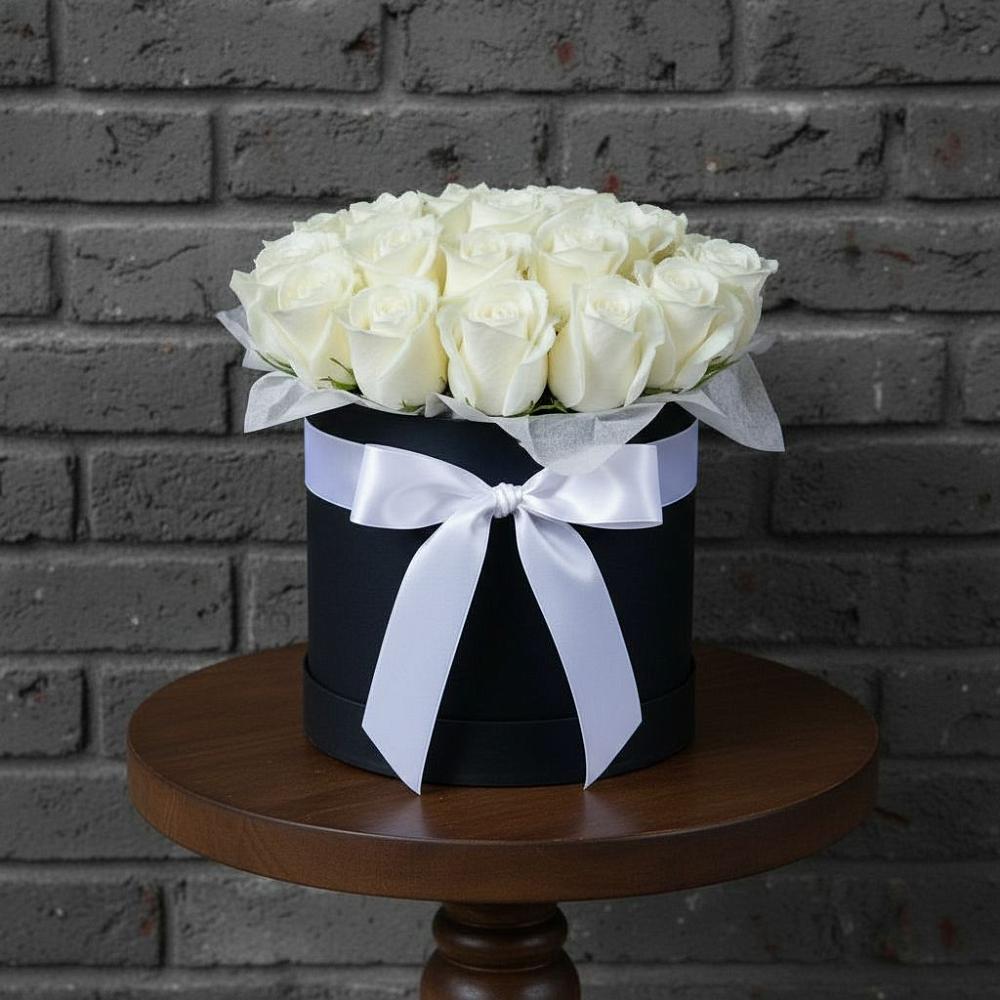 Композиция воздушная нежность в Касимове Цветочная композиция из Розы в шляпной коробке в Касимове