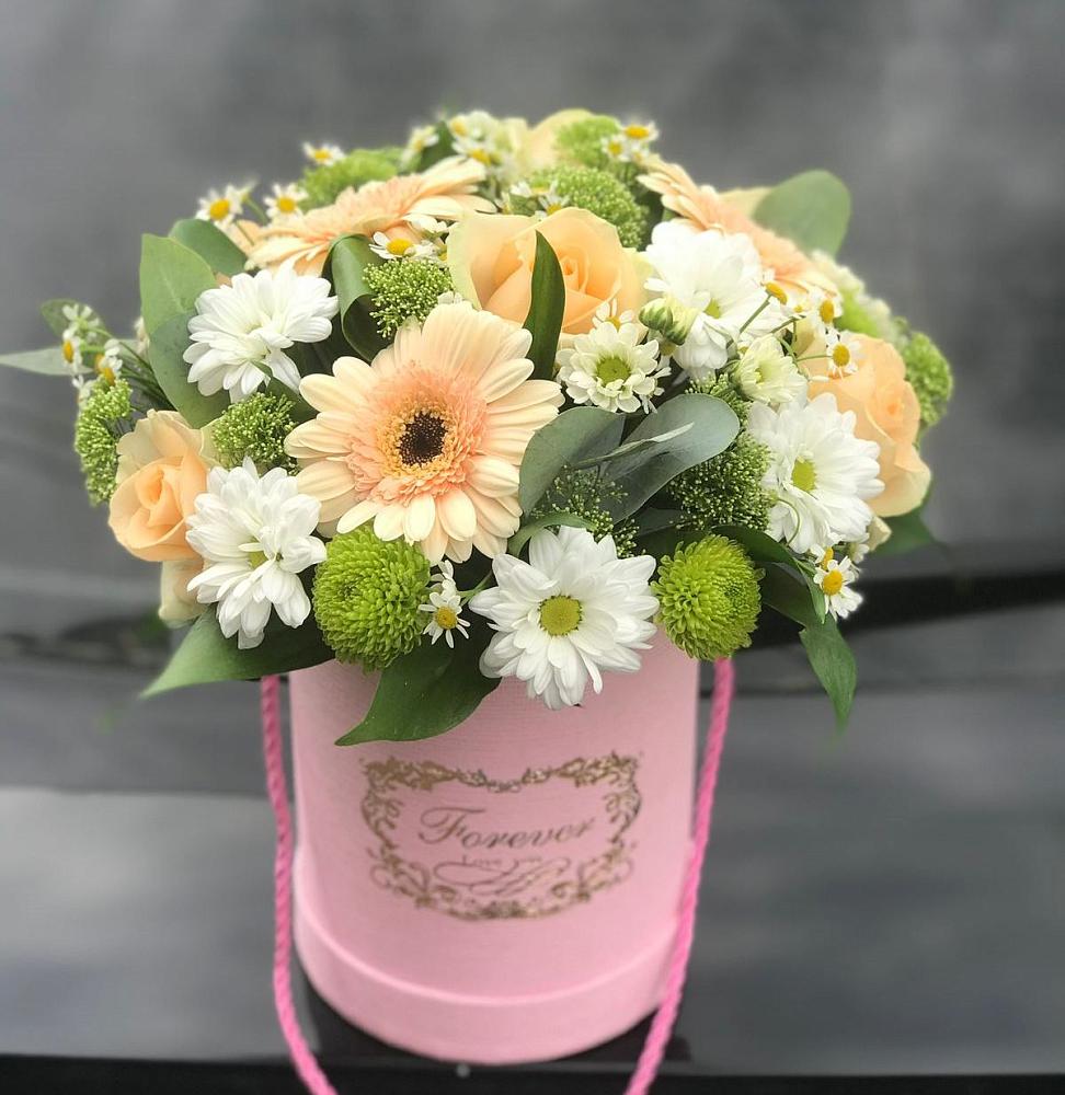 Цветочная композиция из Розы, Герберы и Хризантемы в шляпной коробке в Касимове