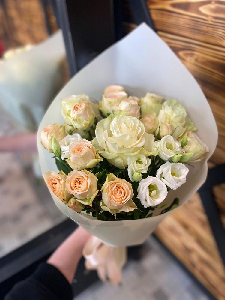 Букет цветов из: Розы и Лизиантусы в Касимове