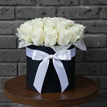 Композиция воздушная нежность в Касимове Цветочная композиция из Розы в шляпной коробке в Касимове